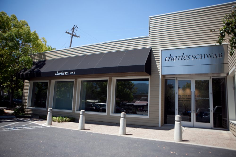 Photo of Charles Schwab