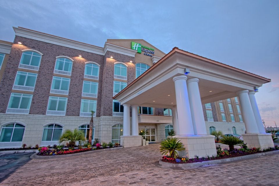 Photo of Holiday Inn Express & Suites Charleston Arpt-Conv Ctr Area