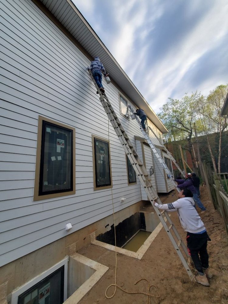 Photo of Cari Painting
