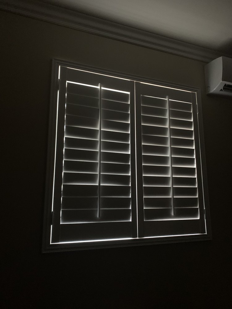 Photo of Top Wood Shutter