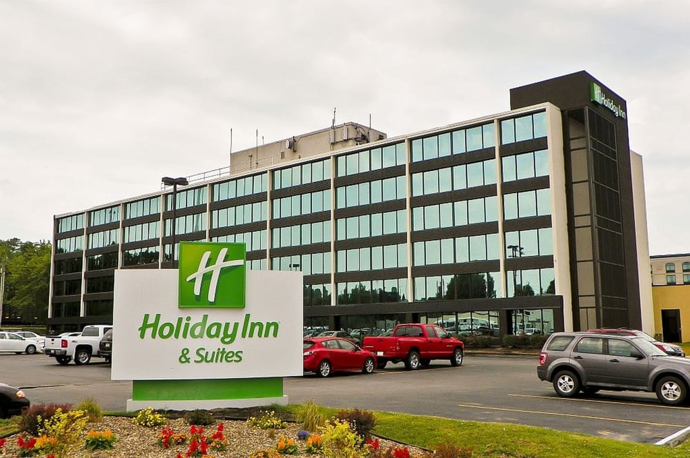 Photo of Holiday Inn & Suites Charleston West