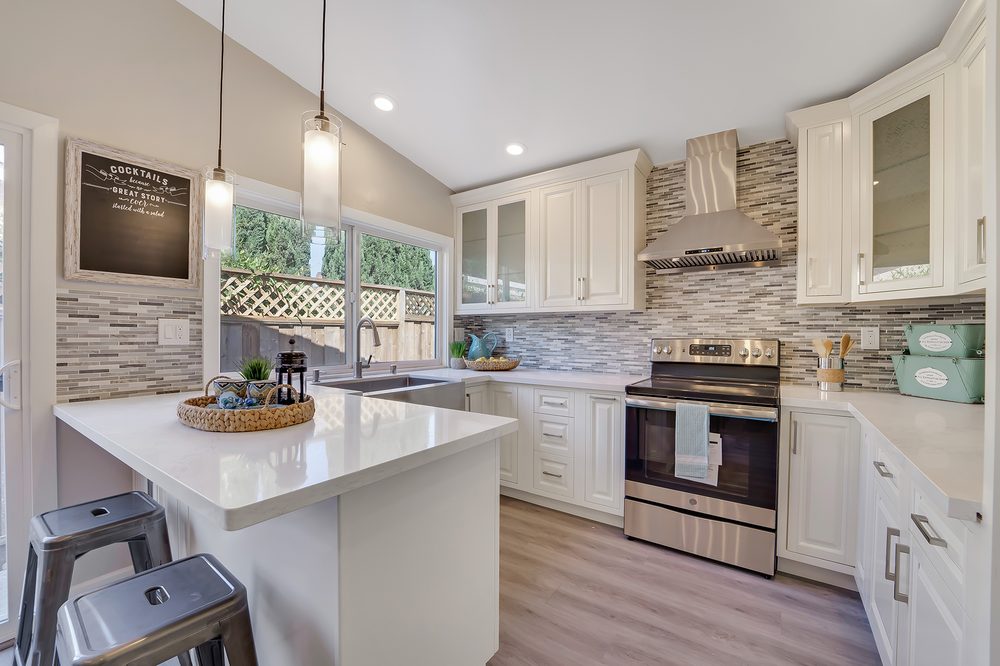 Photo of Leo Poon Realty
