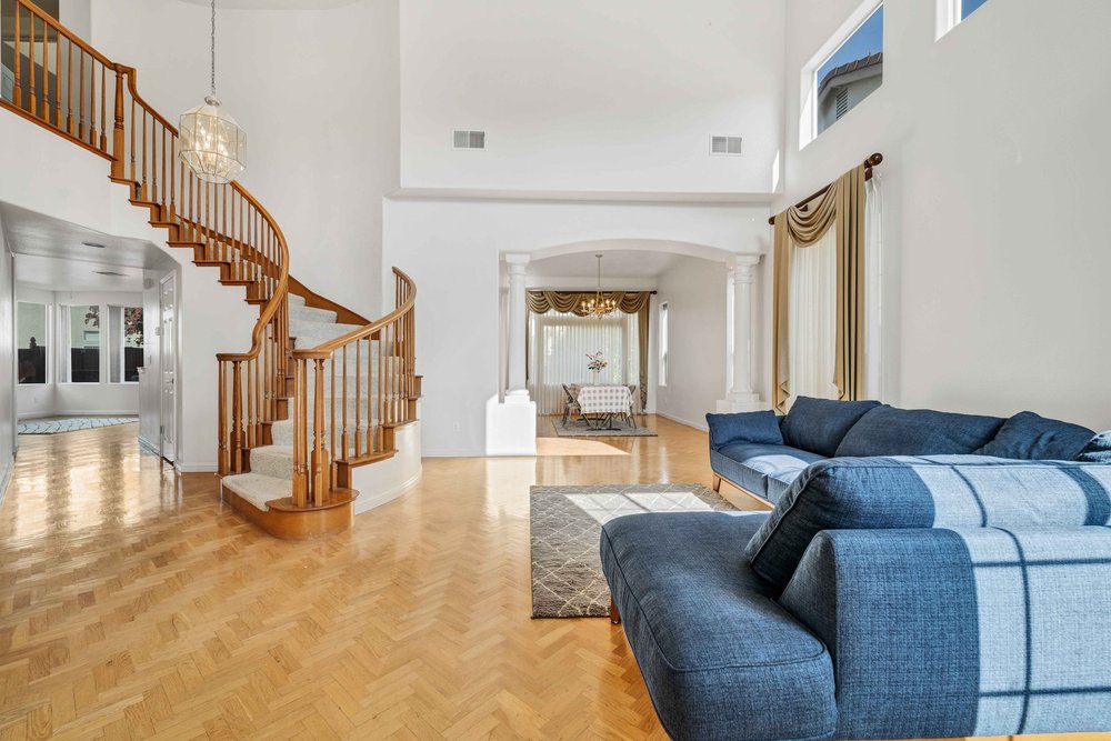Photo of Leo Poon Realty