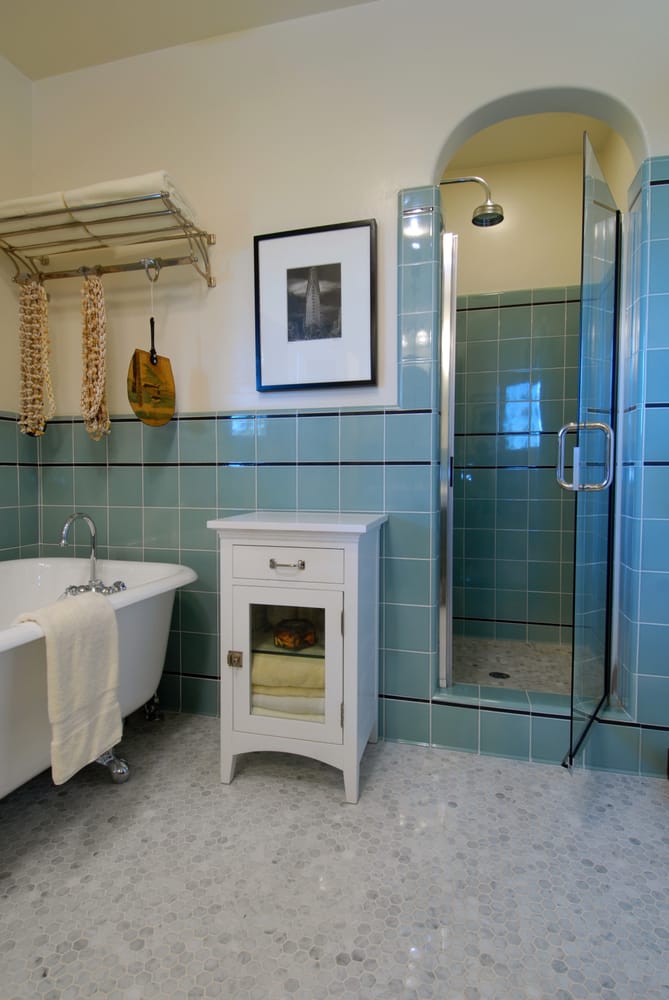 Photo of Christopher Linback Tile