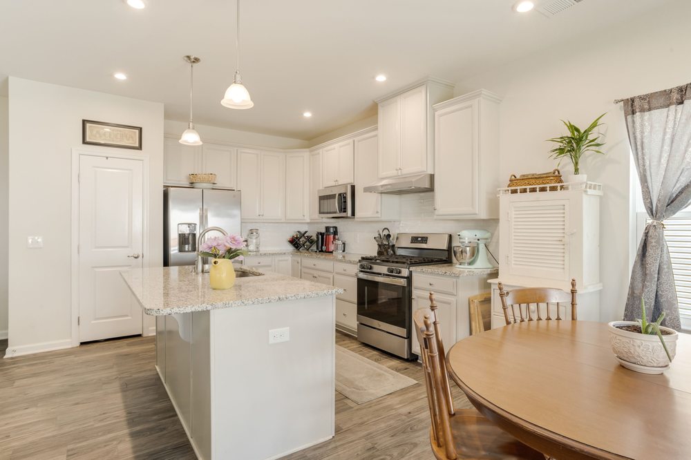 Photo of Keri Crown - Allen Tate Realtors
