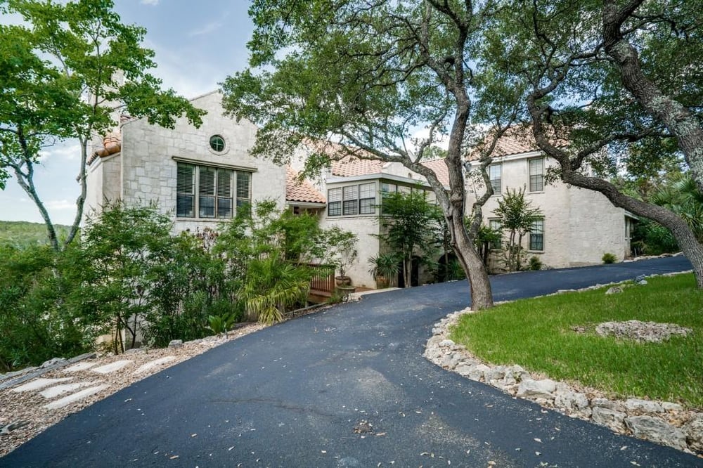 Photo of Terri Taylor - Luxury Real Estate