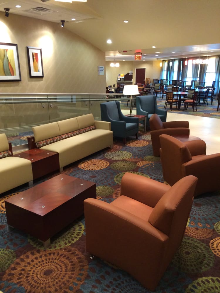 Photo of Holiday Inn Express & Suites Pittsburgh West - Green Tree