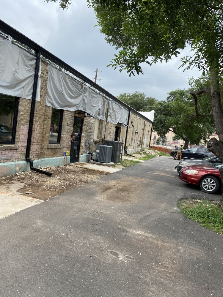Photo of Hector's Seamless Rain Gutters