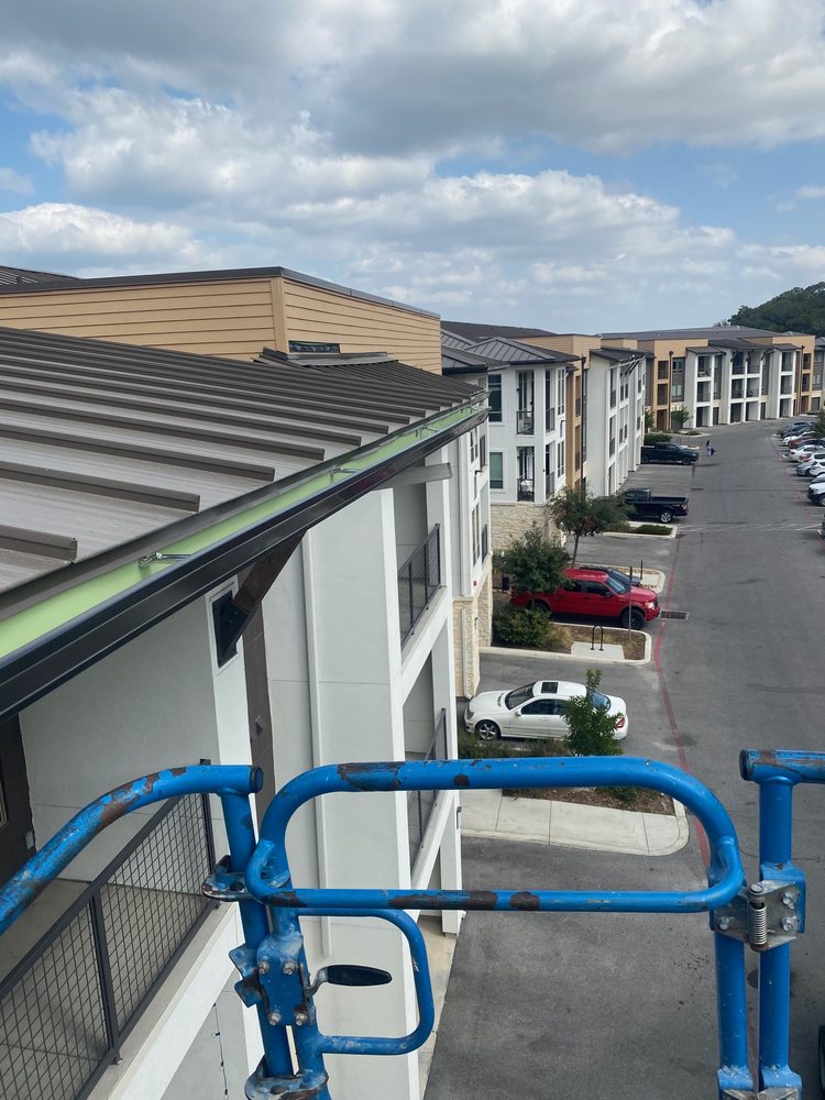 Photo of Hector's Seamless Rain Gutters