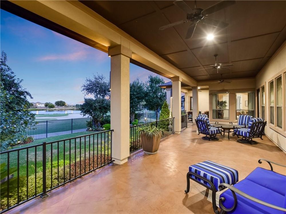 Photo of Lisa Hassel - Coldwell Banker Realty