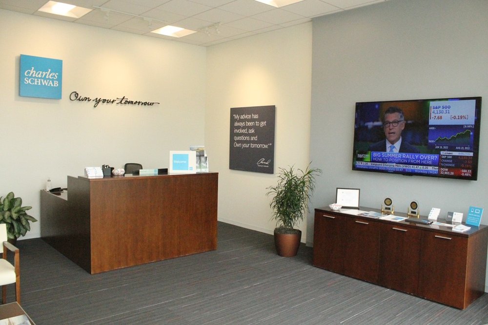 Photo of Charles Schwab