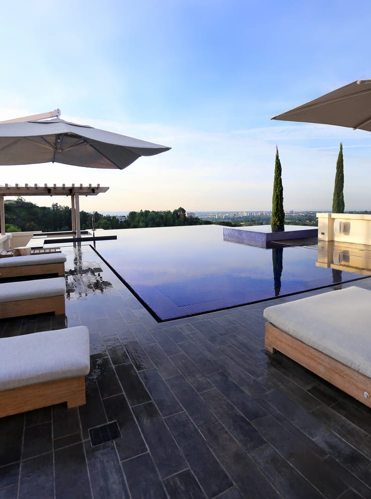 Photo of LuxeH2O Luxury Pool Builders