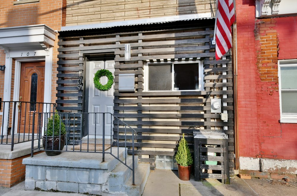 Photo of Laura Geary - Howard Hanna Real Estate Services