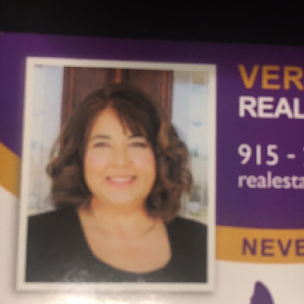 Photo of Verónica Romero - Golden Real Estate