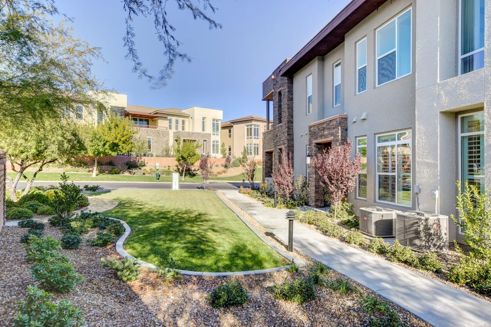 Photo of Deluxe Realty
