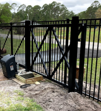 Photo of Straight Line Fence & Gate