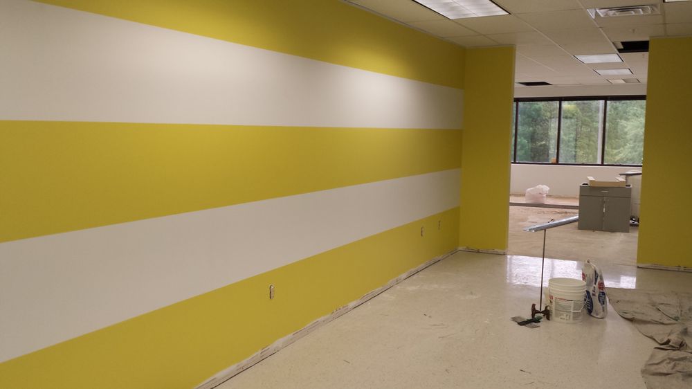 Photo of Damon Gordon Painting