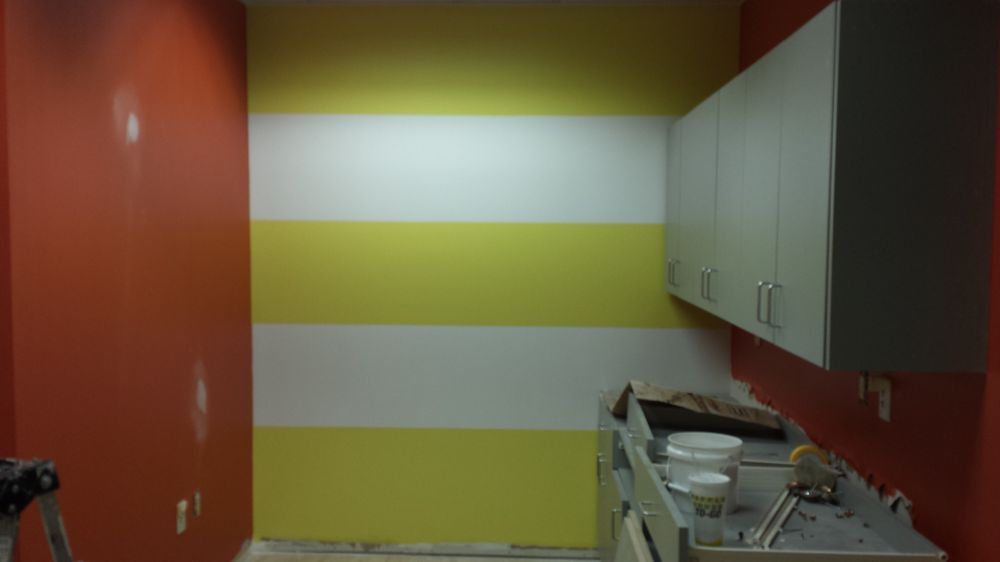 Photo of Damon Gordon Painting