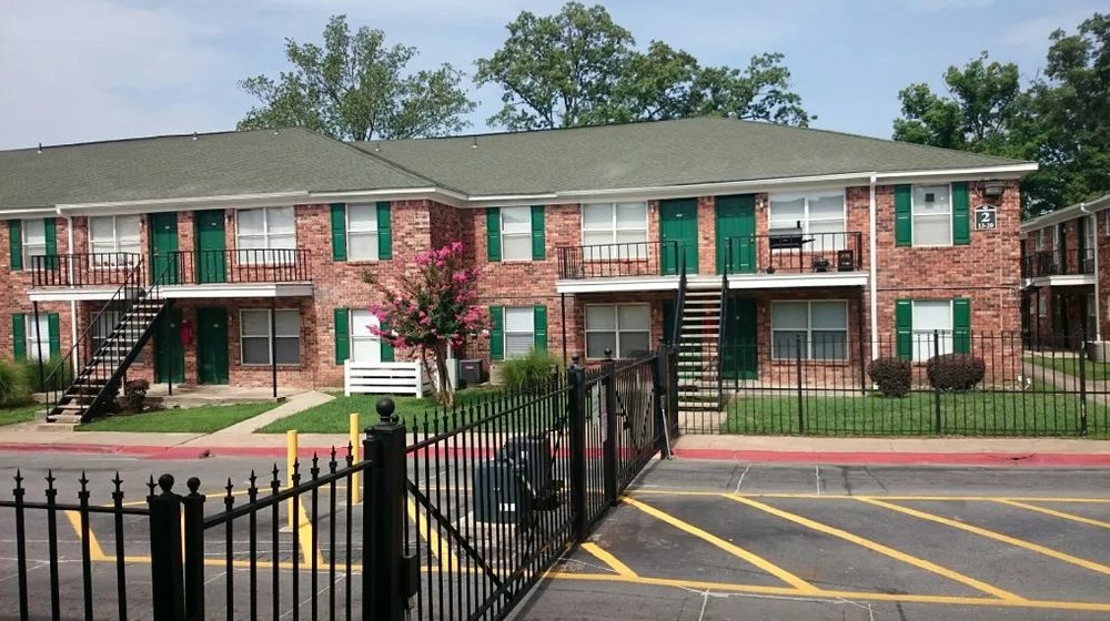 Photo of Colonial Parc Apartments
