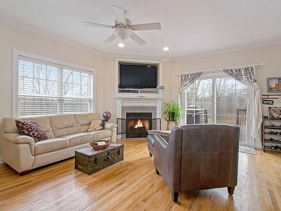 Photo of Nicole Elizabeth - eXp Realty