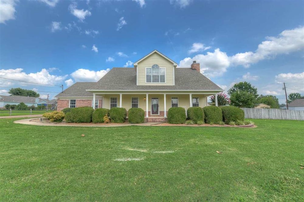 Photo of Laura Gaither - Crye-Leike Realtors