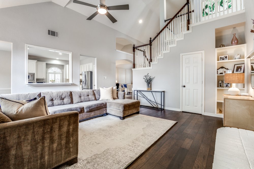 Photo of Nina Bhanot - Compass Realty