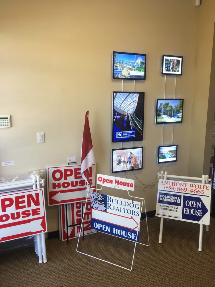 Photo of Dee Sign