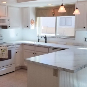 Glendale Lee's Counter Tapps Tops