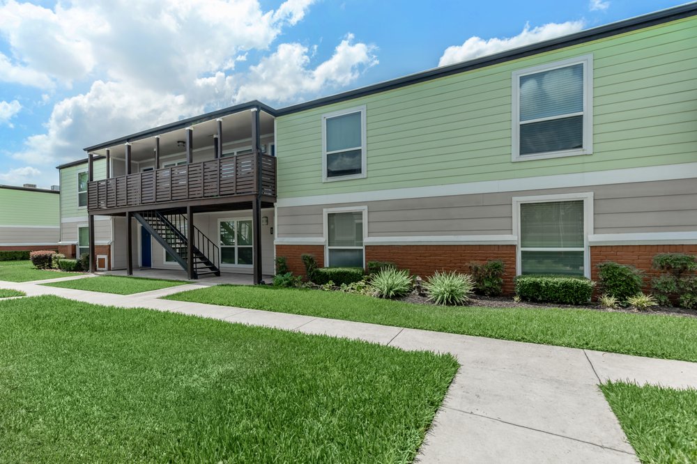 Photo of Montabella at Oak Forest Apartments