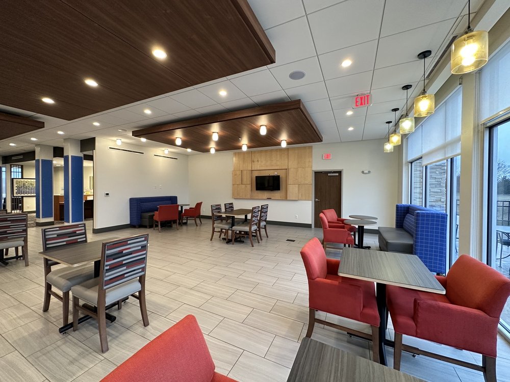 Photo of Holiday Inn Express & Suites Ottawa
