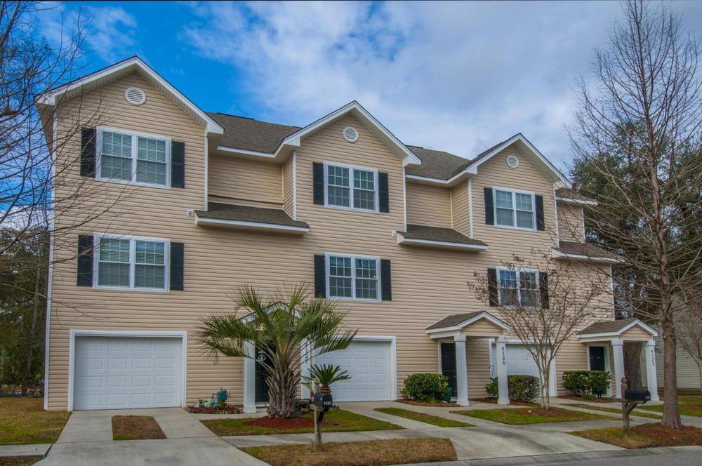 Photo of Amy Suzannne Henderson - Carolina One Real Estate