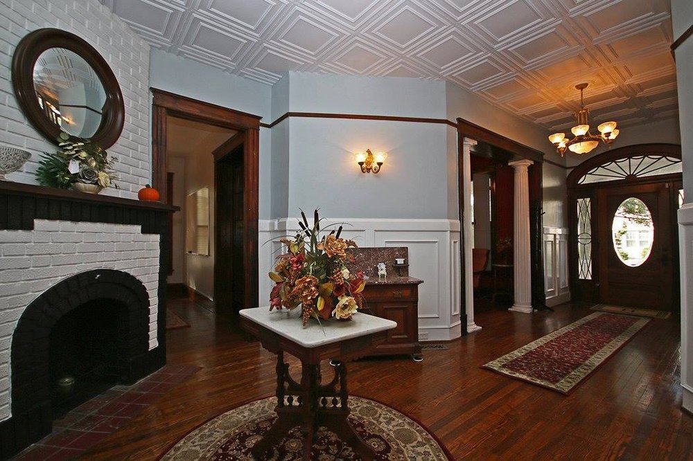 Photo of Huntington House