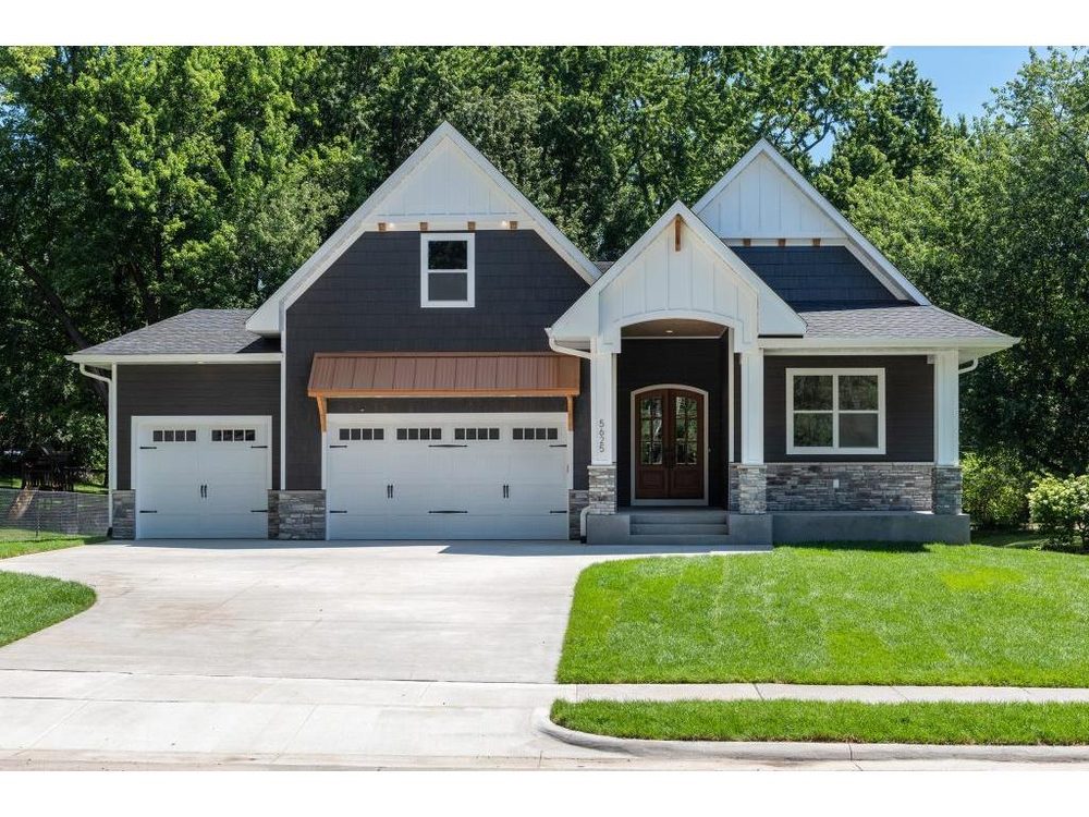 Photo of Molly Huppert-RE/MAX PREFERRED
