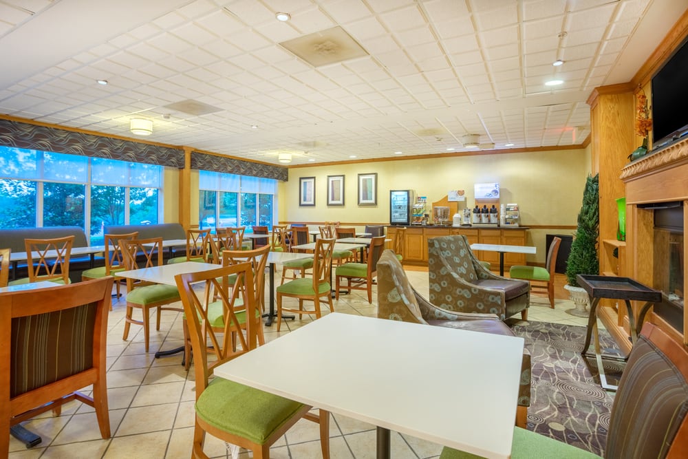 Photo of Holiday Inn Express & Suites Woodbridge
