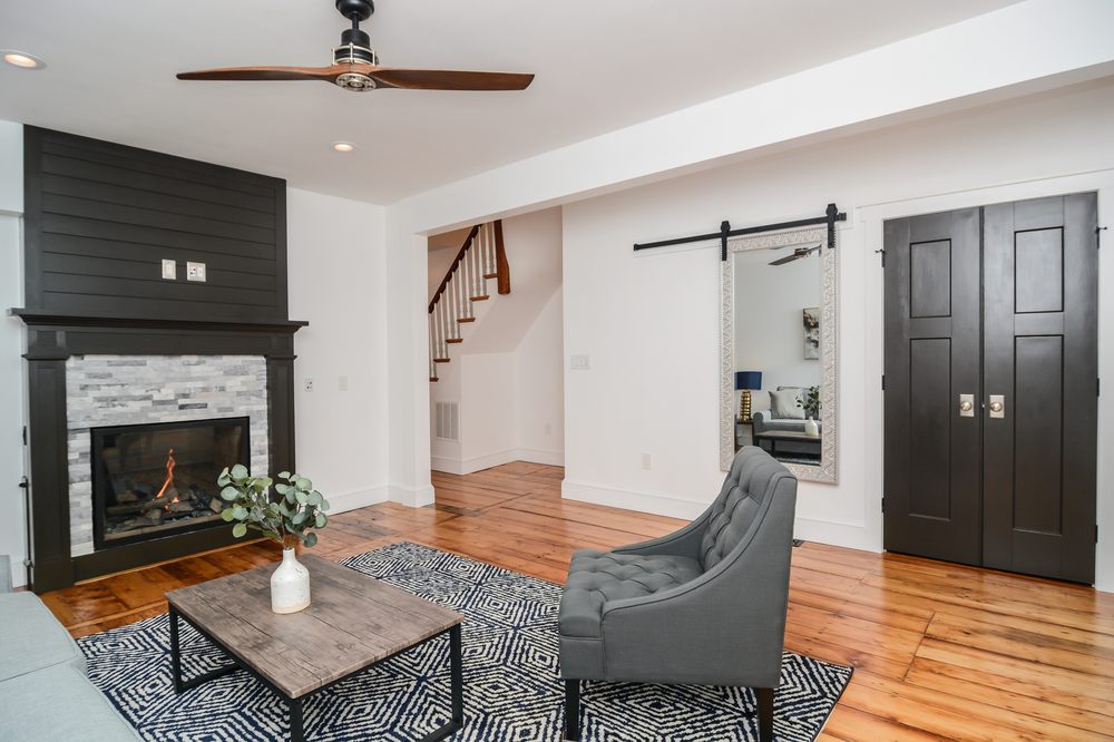 Photo of Lisa Leonard - Century 21 Mario Real Estate