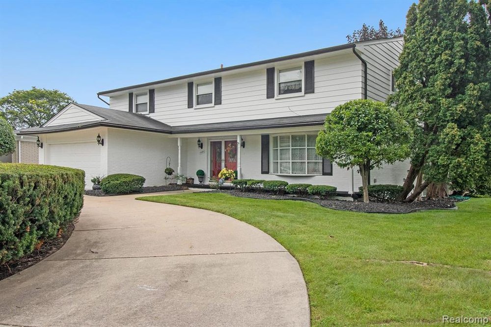 Photo of Michi Real Estate