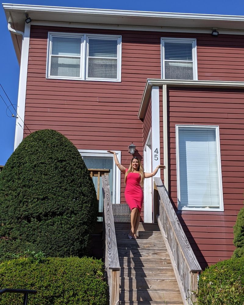 Photo of Elizabeth Bain - Commonwealth Standard Realty