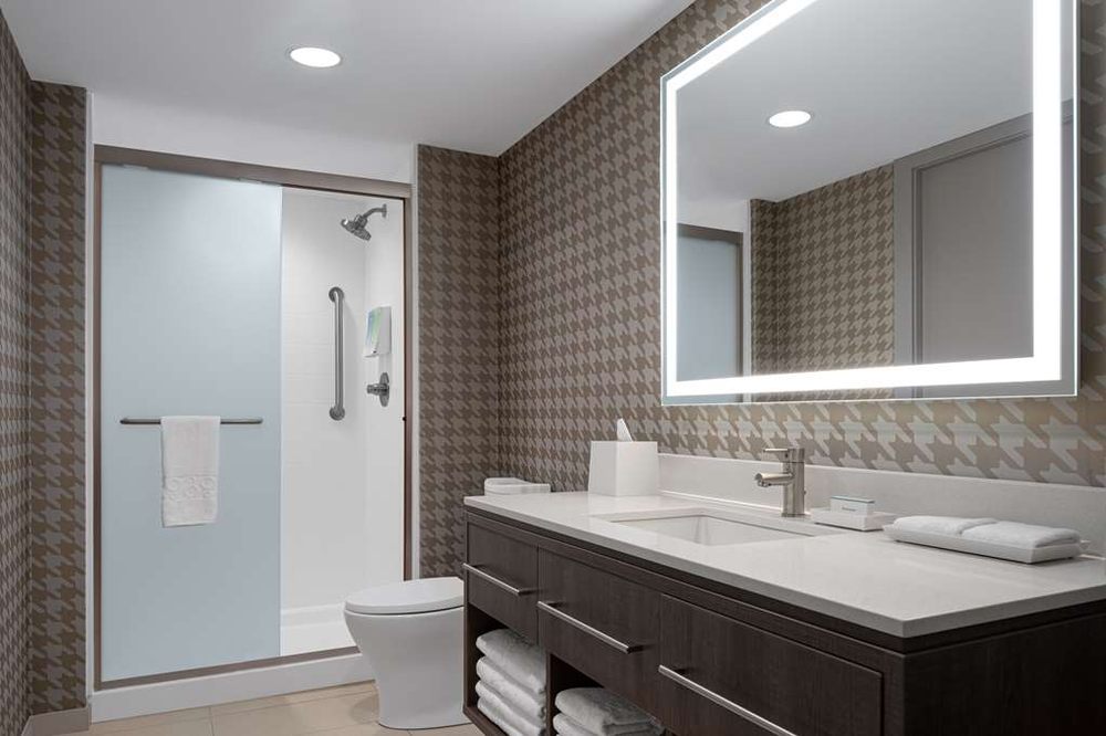 Photo of Home2 Suites Des Moines at Drake University