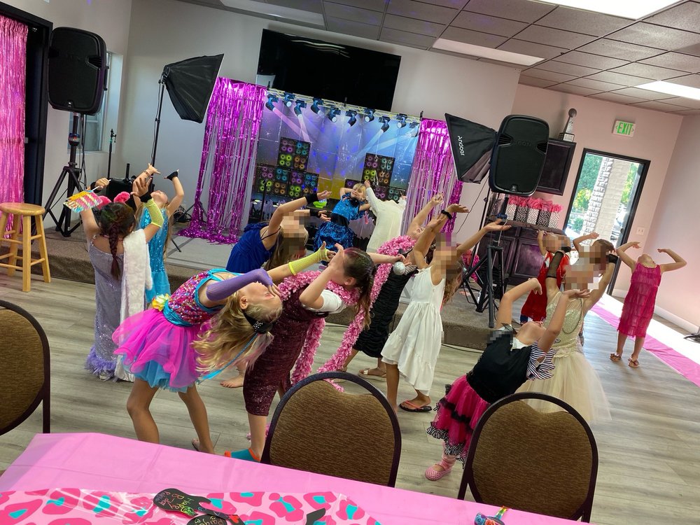 Photo of Glamour Party Girls