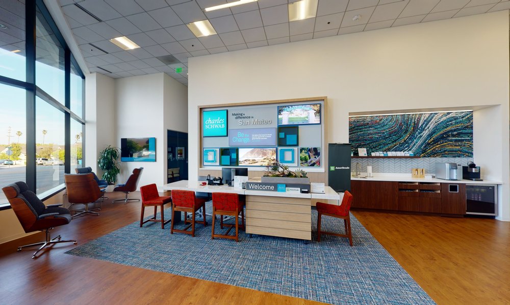 Photo of Charles Schwab