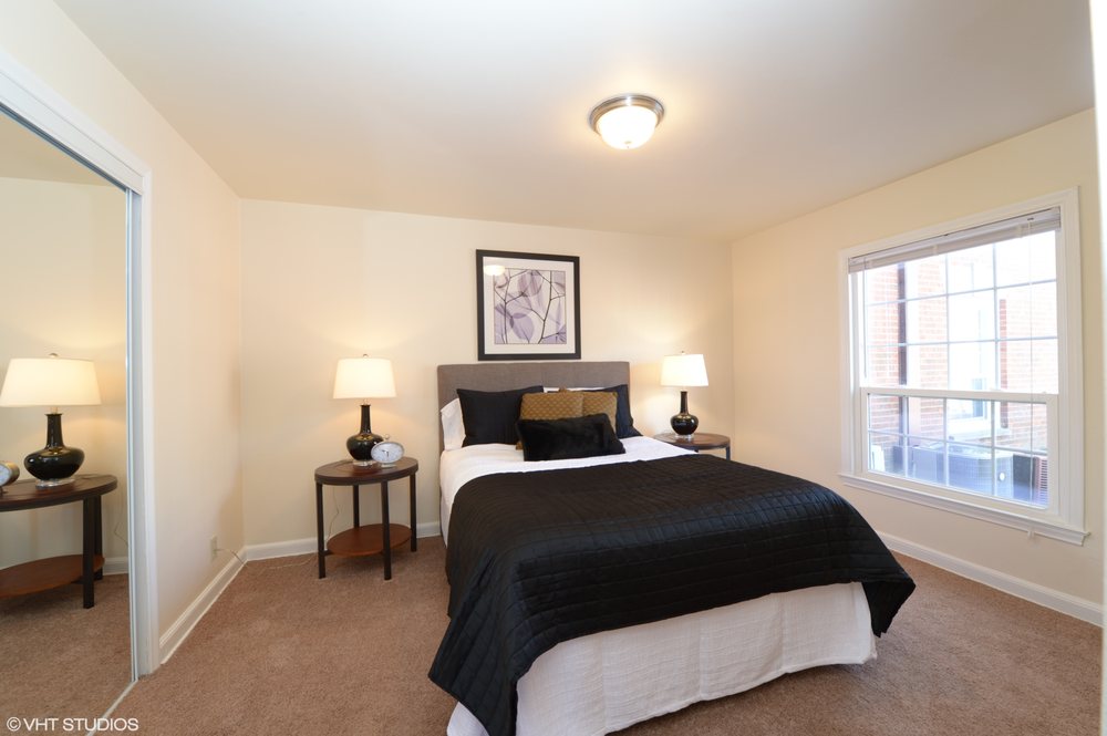 Photo of Colonial Court Apartments