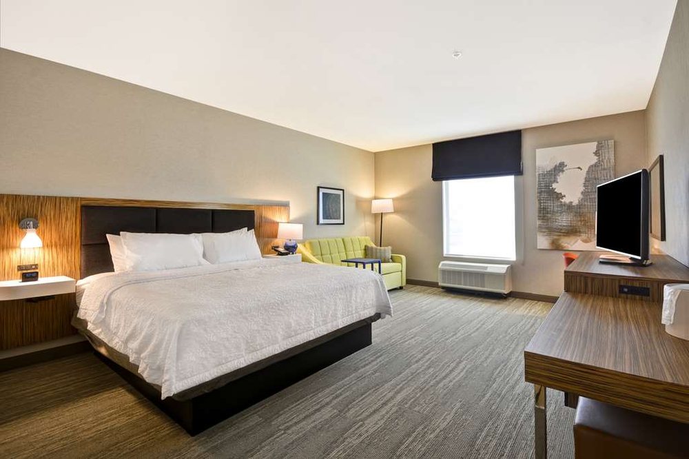 Photo of Hampton Inn & Suites Detroit/Warren
