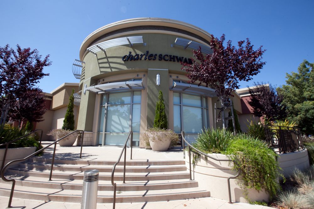Photo of Charles Schwab