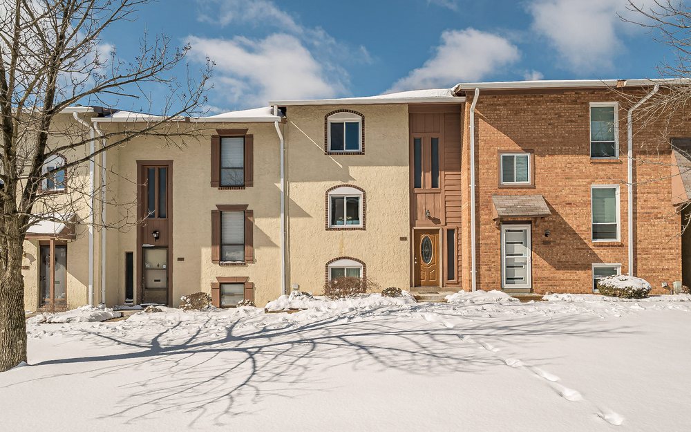 Photo of Laura MacDonald -Compass Realty Group