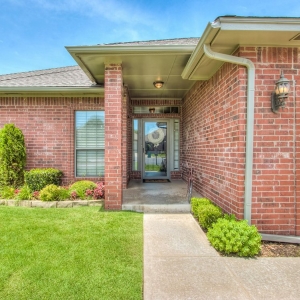 Photo of Leanne Toth - RE/MAX First