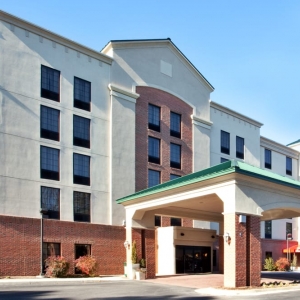 Photo of Holiday Inn Express & Suites Newport News