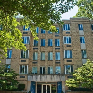 Photo of 2800 Woodley Rd Apartments