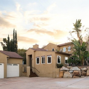Photo of Tina Etue - E2 Realty
