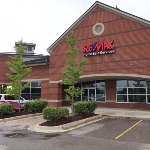 Photo of Christine Cale Phillips-RE/MAX Home Sale Services