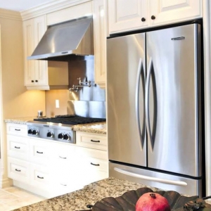 Photo of Appliance Repair Tech